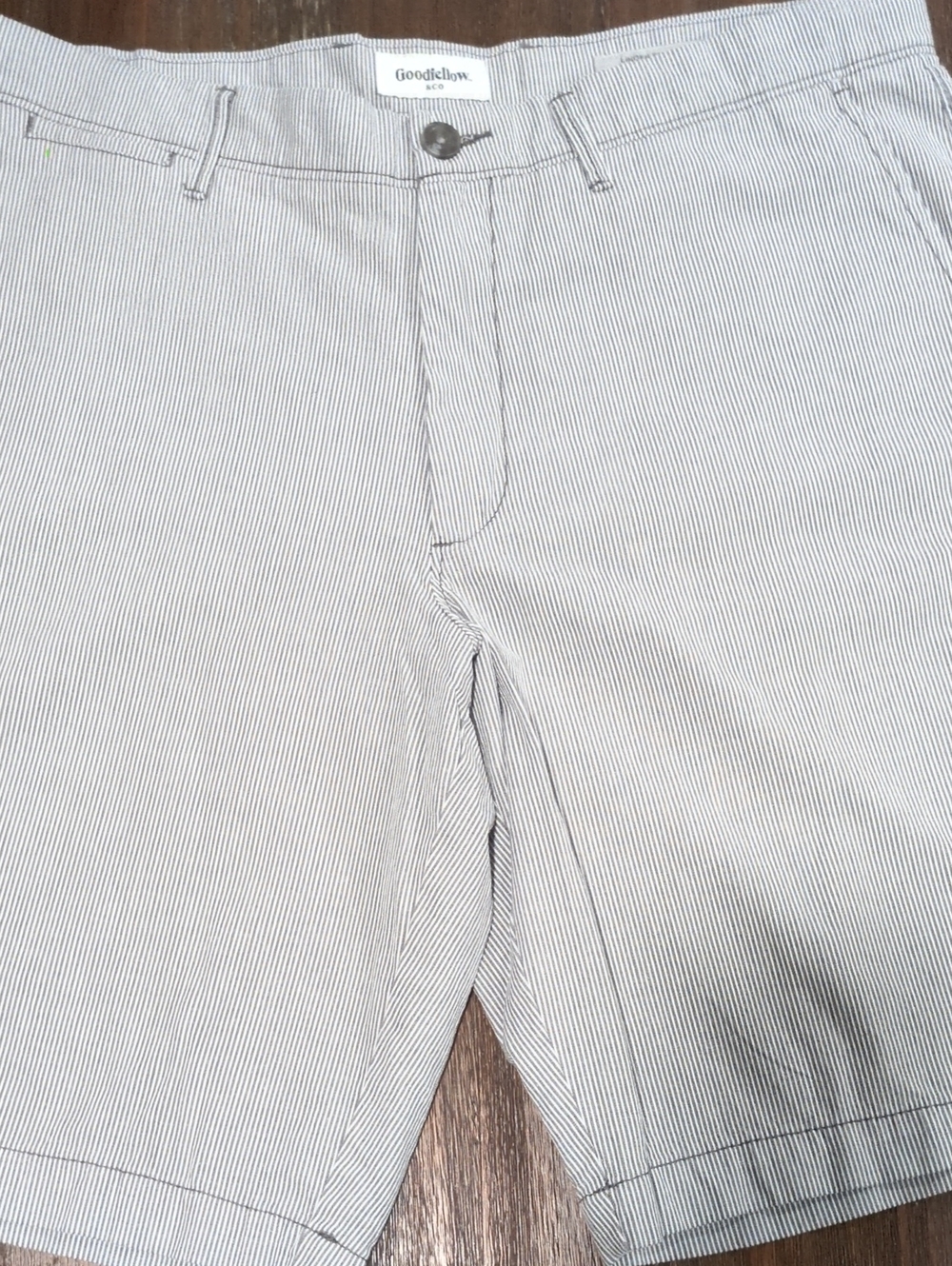 Goodfellow & Co Men’s White and Gray Pinstripe Flat Front Shorts 36